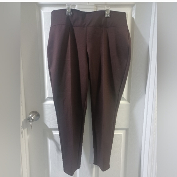 Chic Brown Trousers - Picture 10 of 10